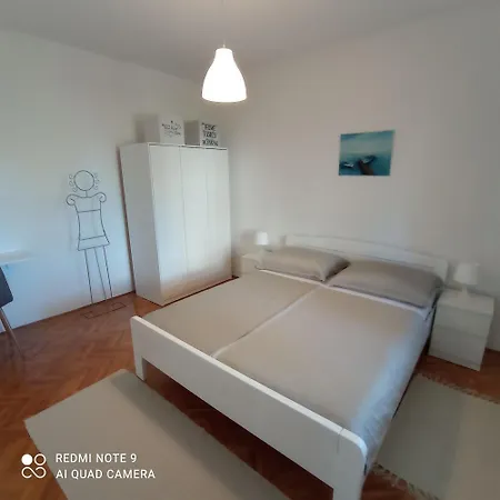 Apartment Monas I *