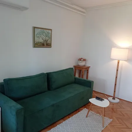 Apartment Monas I